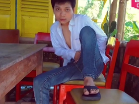 Solo boy Hansel Thio’s public walk at the Beauty Garden